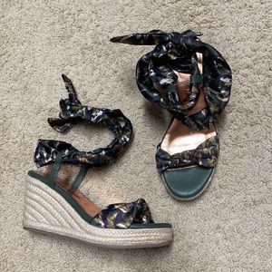 Ted baker wedge size 38 (size 7.5-8 US)